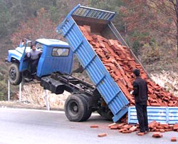 2-dumped-truck250x202